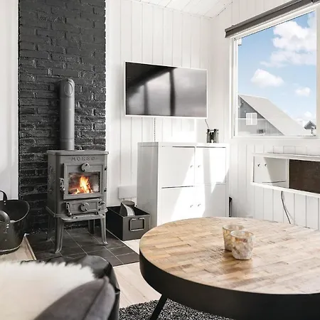 Two Bedroom Holiday In Frorup